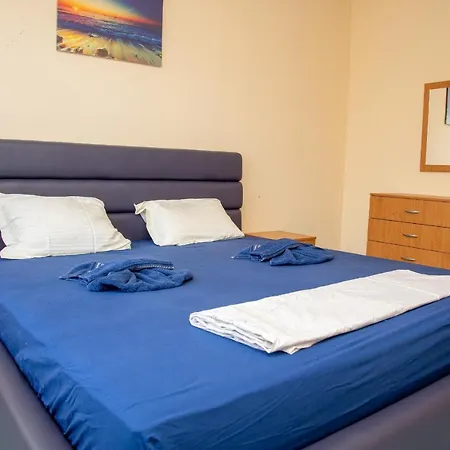 Daire 2bd Flat With A Pool Close To Cacao Beach